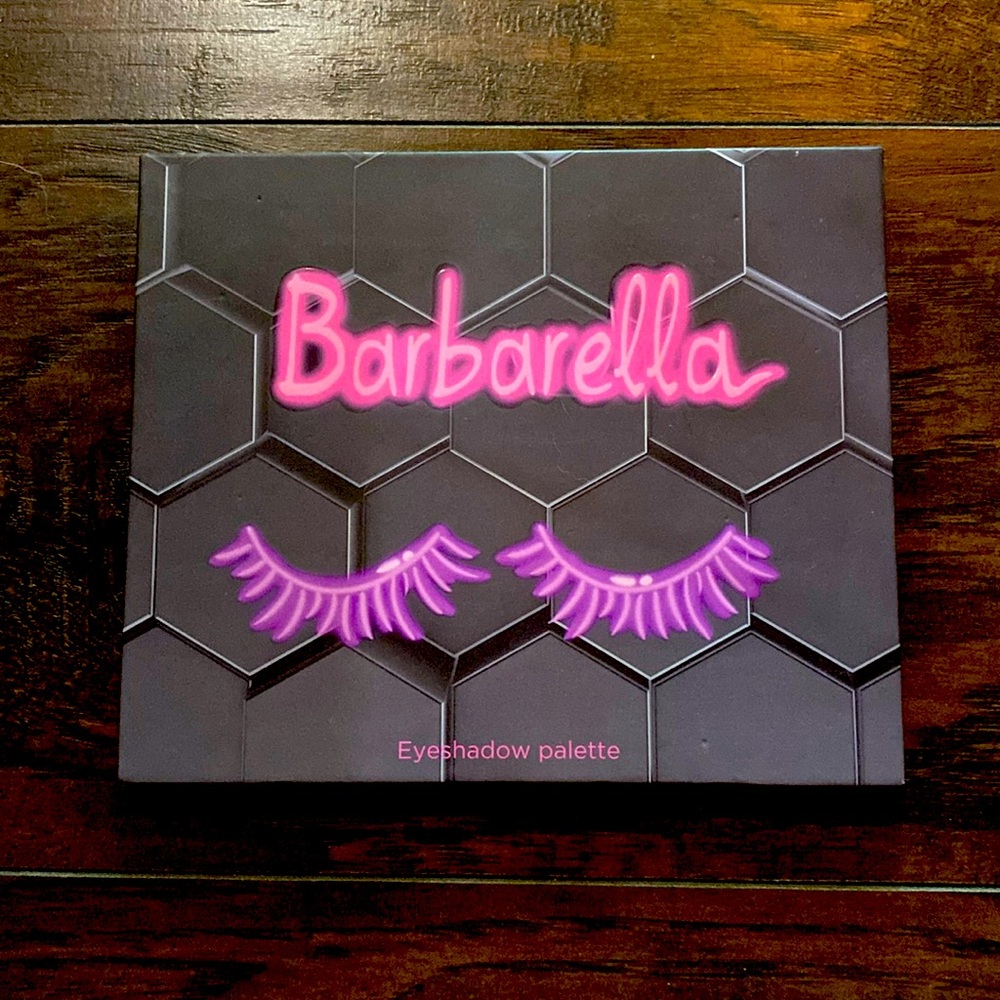 Eyeshadow palette barbarella beebeauty